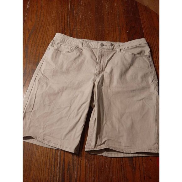 Size 16 Lee Riders Khaki Tan Mid Rise Bermuda Casual Shorts - Picture 1 of 3